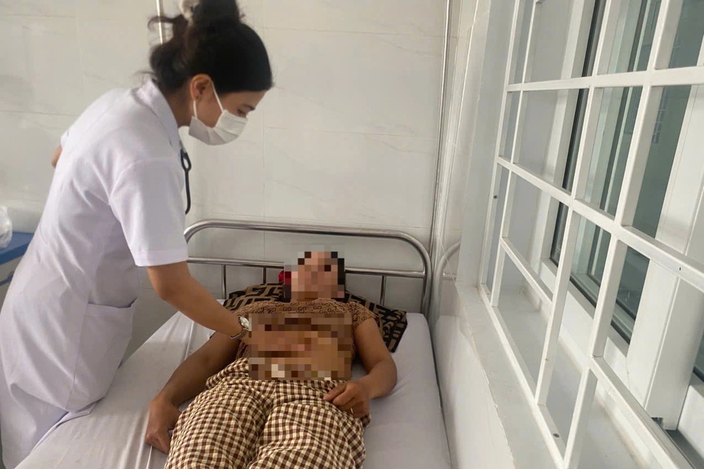 Sau ăn bánh mì, 38 người nhập viện cấp cứu - 1 Sau ăn bánh mì, 38 người nhập viện cấp cứu - 1