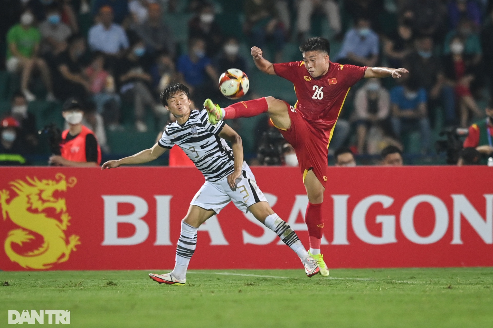 Chảo lửa Việt Trì phủ kín 20.000 khán giả, dậy sóng cổ vũ U23 Việt Nam - 11 Chảo lửa Việt Trì phủ kín 20.000 khán giả, dậy sóng cổ vũ U23 Việt Nam - 11