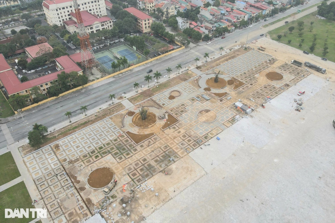 Sốt ruột quảng trường 1.500 tỷ đồng treo hơn thập kỷ chưa rõ ngày về đích - 2 Sốt ruột quảng trường 1.500 tỷ đồng treo hơn thập kỷ chưa rõ ngày về đích - 2