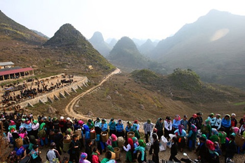 Chợ Tết trên lưng chừng trời