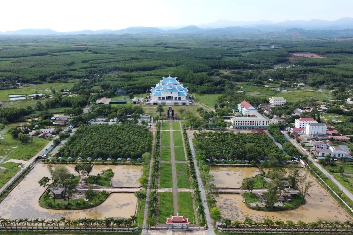 Nhà thờ lớn nhất tại Quảng Trị chuẩn bị đón Giáng sinh - 1 Nhà thờ lớn nhất tại Quảng Trị chuẩn bị đón Giáng sinh - 1