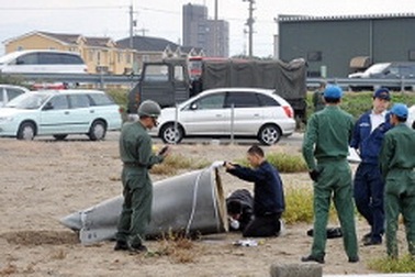 Chiến đấu cơ Nhật rơi thùng nhiên liệu xuống khu dân cư