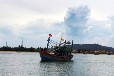 Kịp thời cứu hộ ngư dân bị thương cùng tàu cá hỏng máy trên biển