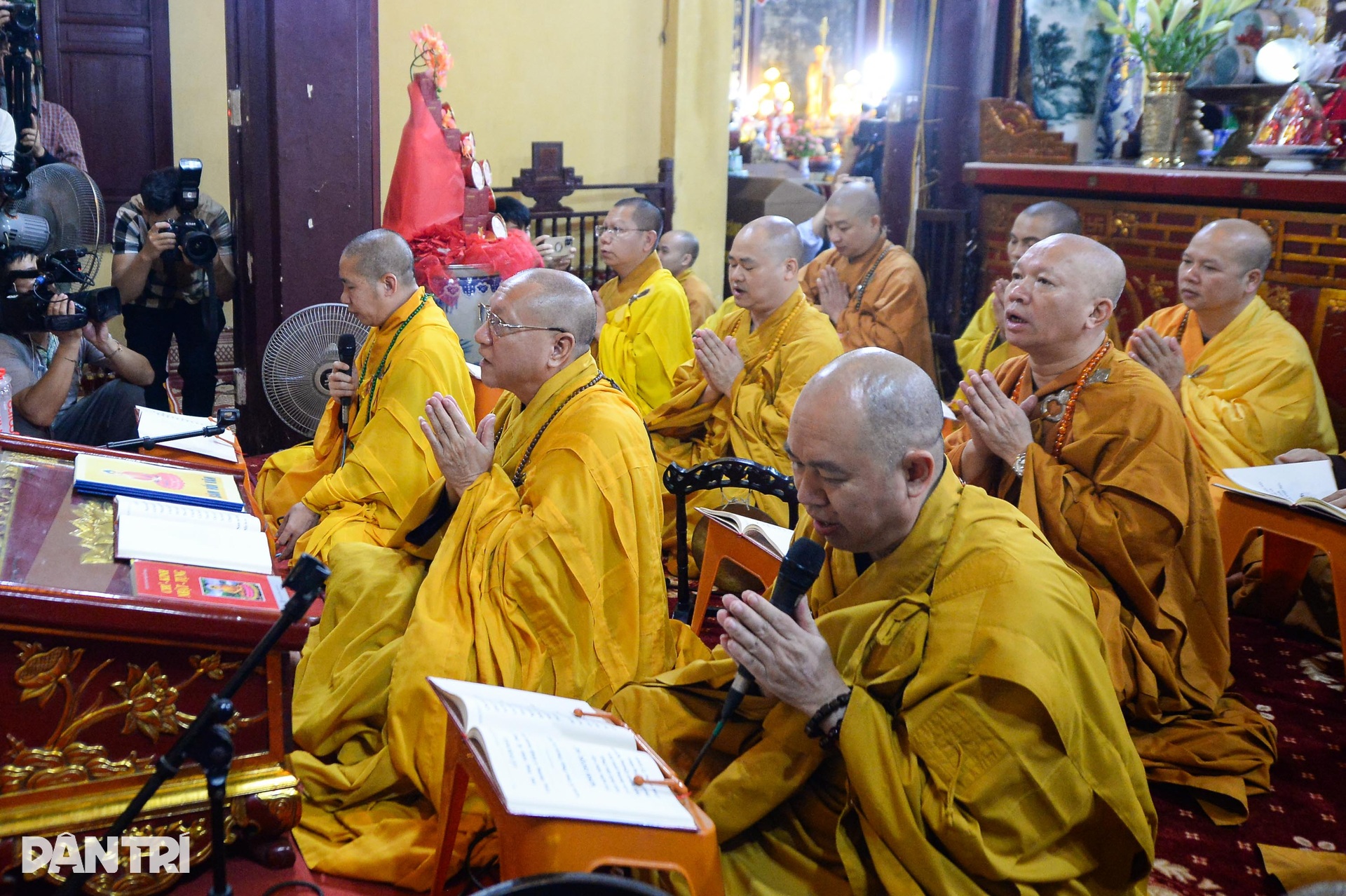 Ba hồi chuông, trống bát nhã cầu Quốc thái dân an trong ngày lịch sử - 6 Ba hồi chuông, trống bát nhã cầu Quốc thái dân an trong ngày lịch sử - 6