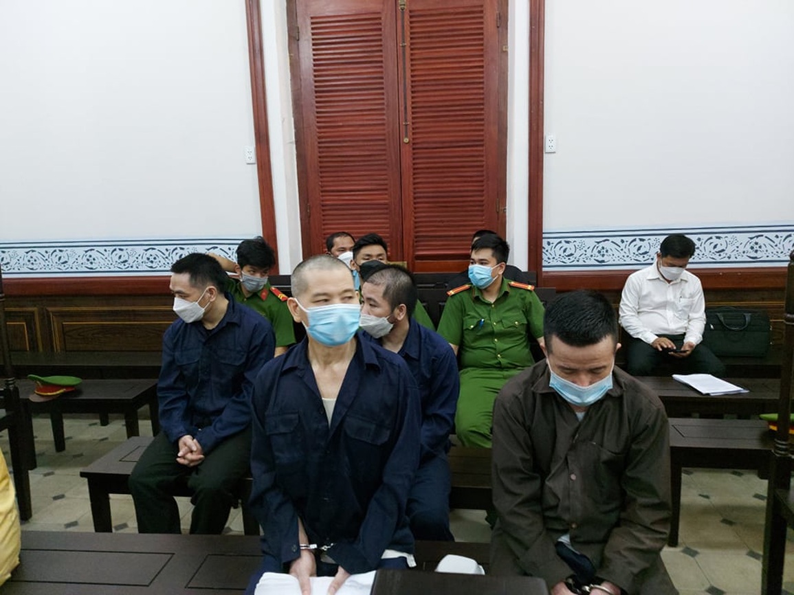 Vận chuyển hàng trăm kg ma túy, bị cáo vẫn kêu oan quỳ xuống xin xem xét - 1 Vận chuyển hàng trăm kg ma túy, bị cáo vẫn kêu oan quỳ xuống xin xem xét - 1