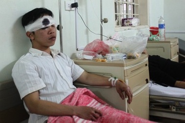 Dừng lại sửa xe, 3 người bị tông chết thảm