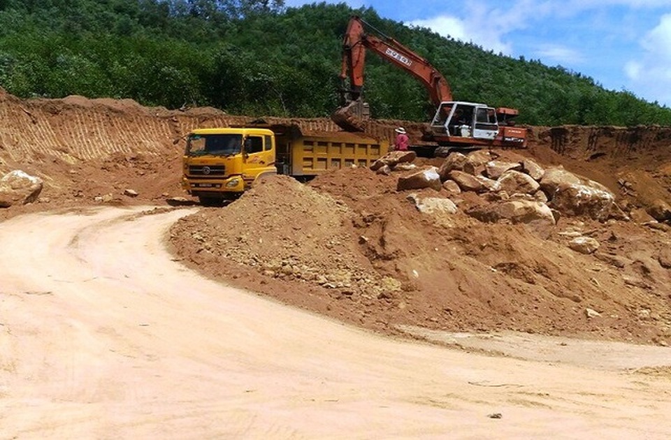 Khai thác đất nhầm vị trí, doanh nghiệp bị phạt hơn 2 tỷ đồng - 1 Khai thác đất nhầm vị trí, doanh nghiệp bị phạt hơn 2 tỷ đồng - 1