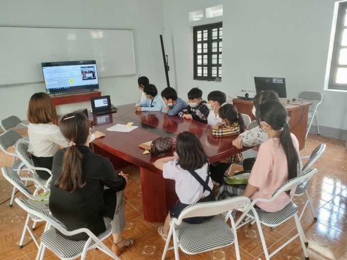 Các nhóm trẻ cùng giáo viên tham gia Hội thảo trực tuyến tại các điểm cầu.