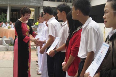 Trao giải thưởng Ong Vàng cho 88 học sinh giỏi Quảng Bình