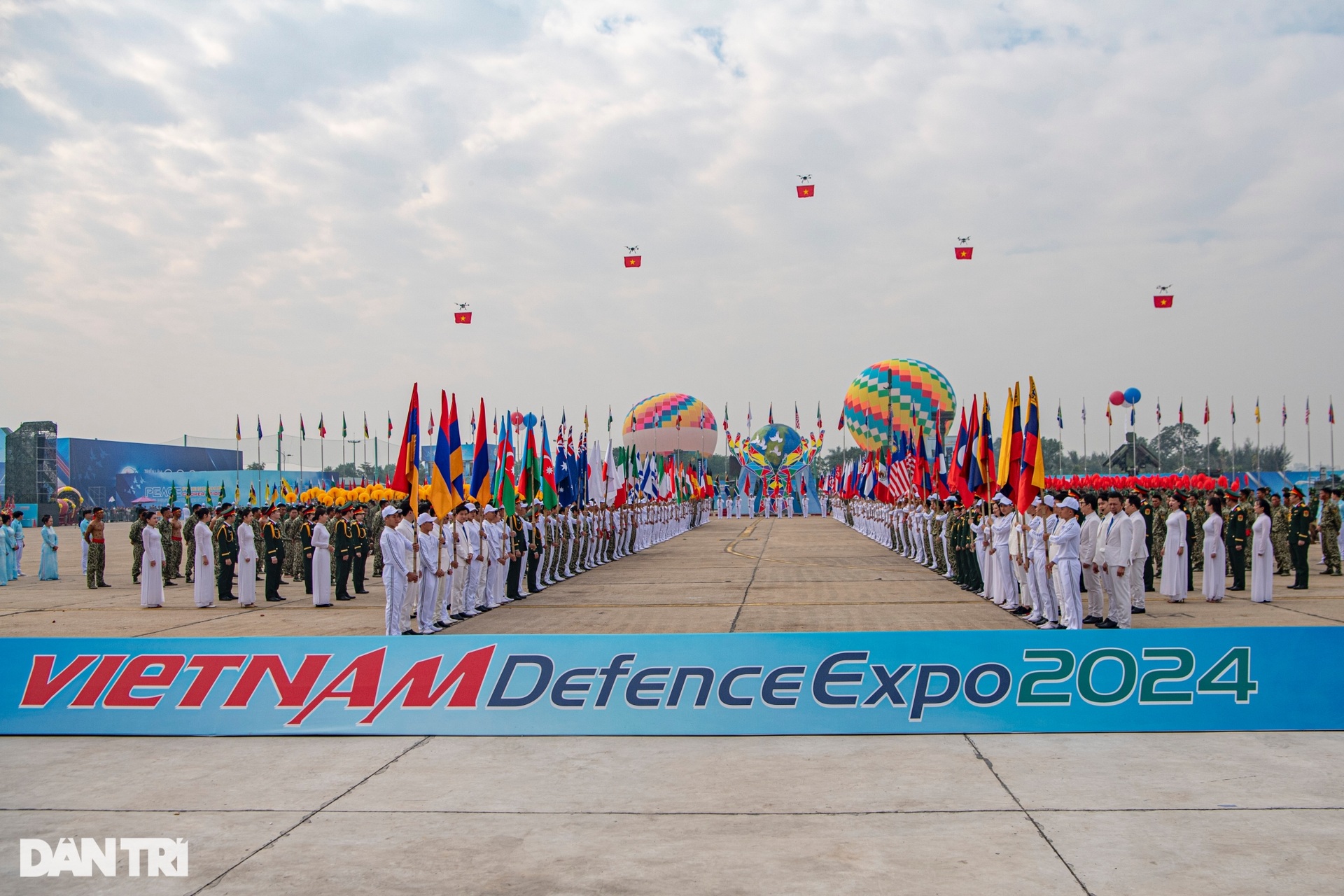 Hoành tráng lễ Tổng duyệt Triển lãm Quốc phòng quốc tế Việt Nam 2024 - 13 Hoành tráng lễ Tổng duyệt Triển lãm Quốc phòng quốc tế Việt Nam 2024 - 13