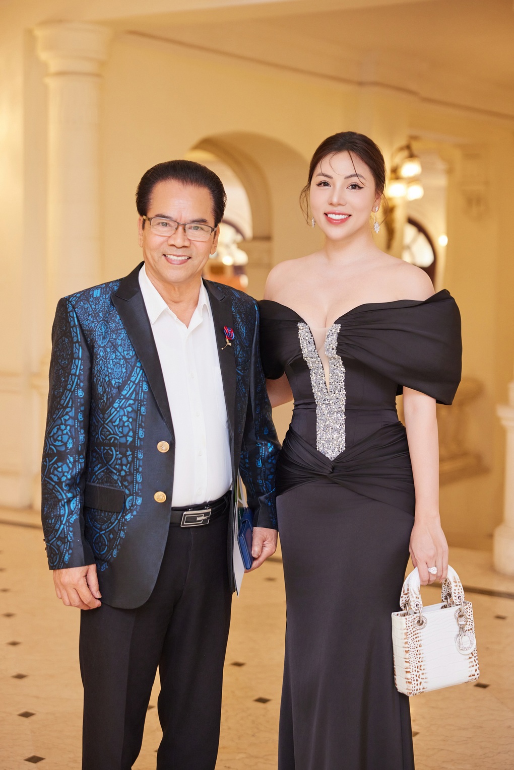 Á hậu Hương Kathy trẻ đẹp bên cạnh NSND Trần Nhượng, Nguyễn Hải - 1 Á hậu Hương Kathy trẻ đẹp bên cạnh NSND Trần Nhượng, Nguyễn Hải - 1