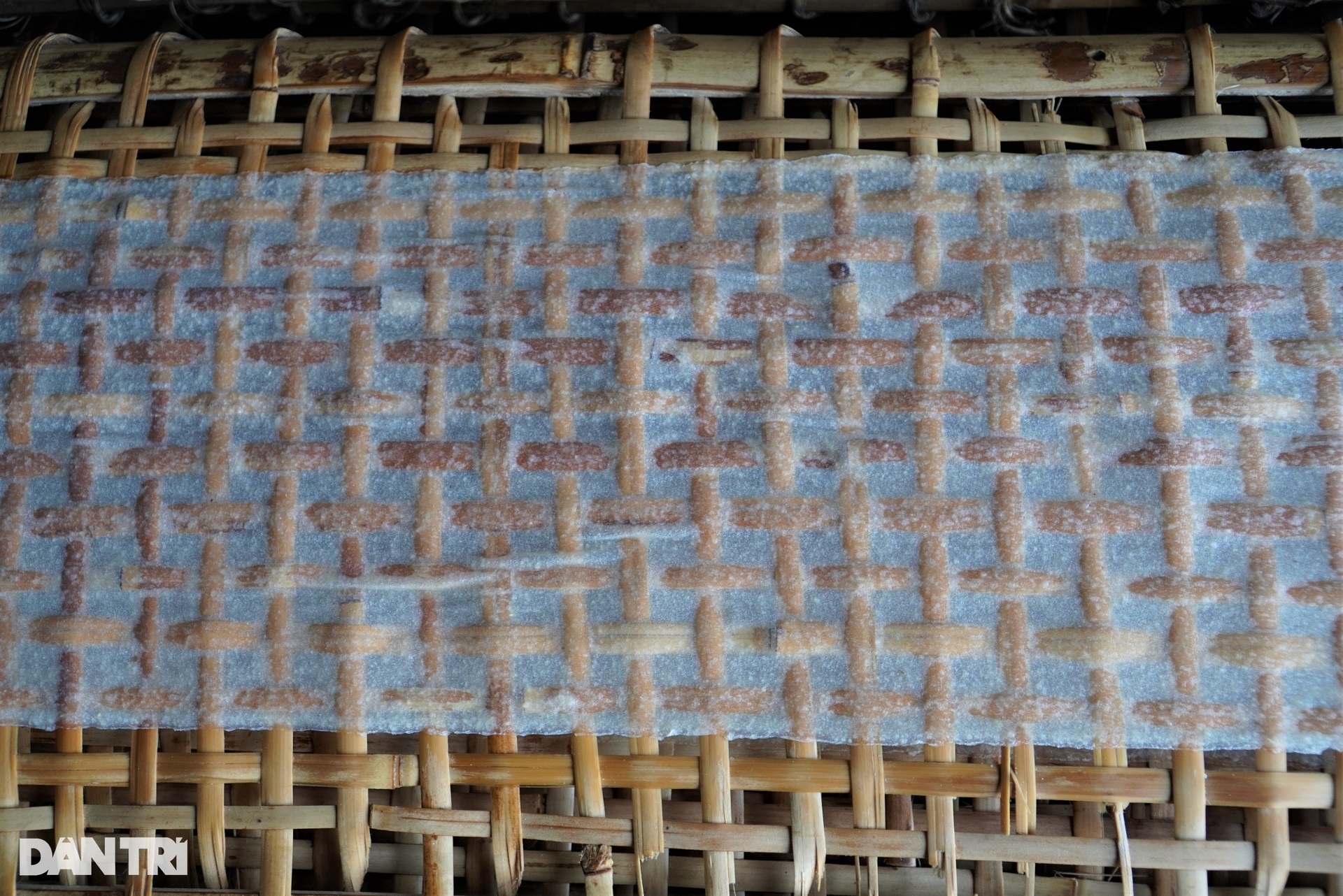 Cả làng tất bật đêm ngày làm hàng vạn chiếc bánh phục vụ Tết - 5 Cả làng tất bật đêm ngày làm hàng vạn chiếc bánh phục vụ Tết - 5