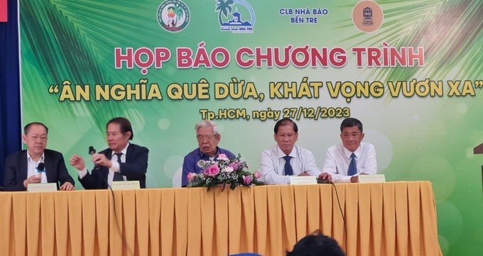 Ban tổ chức tại họp báo.