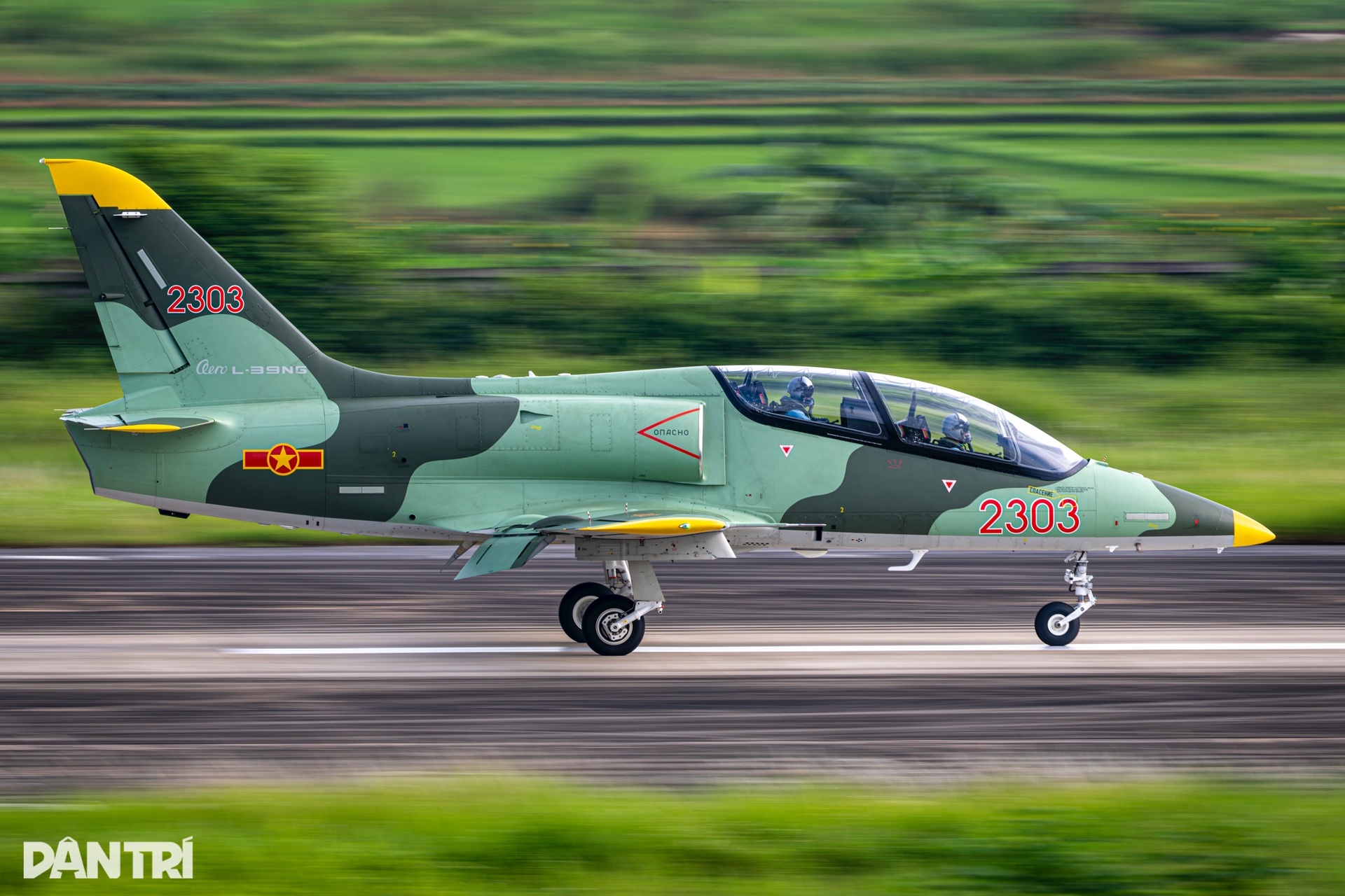 Đội hình mũi tên 5 tiêm kích SU-30MK2 đầy uy lực chuẩn bị cho đại lễ A80 - 14 Đội hình mũi tên 5 tiêm kích SU-30MK2 đầy uy lực chuẩn bị cho đại lễ A80 - 14