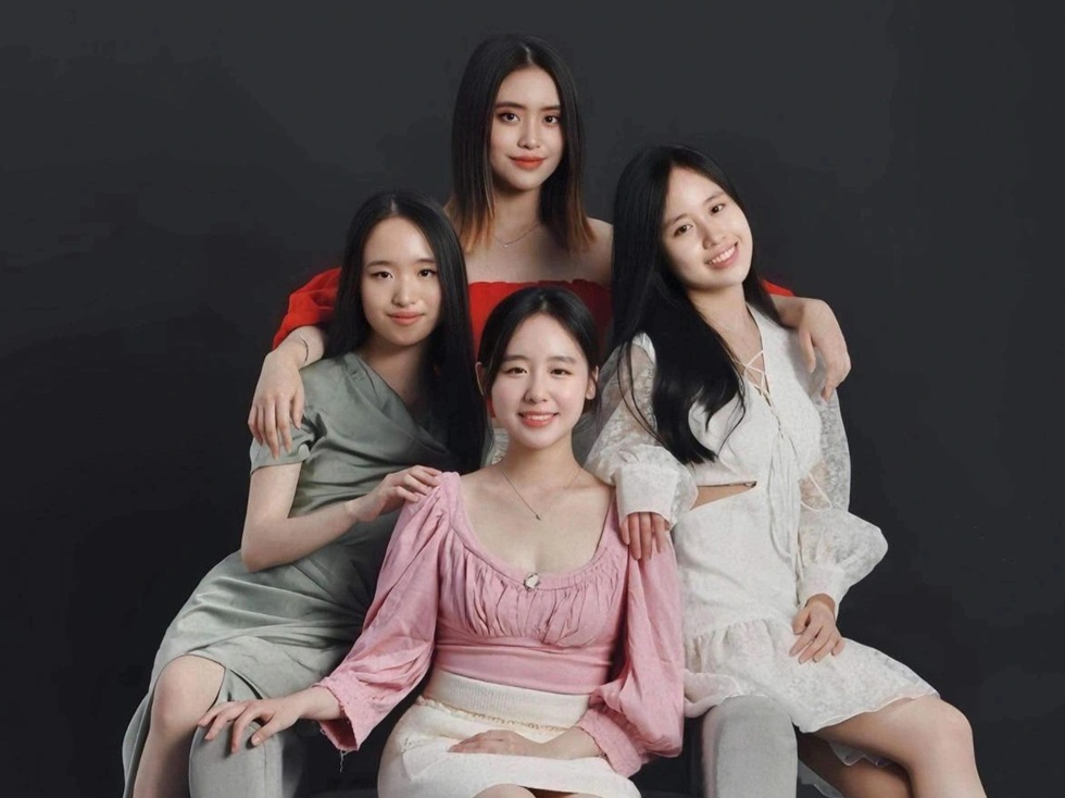 Chị em sinh tư gây sốt vì xinh đẹp: Hy hữu chuyện bố là bác sĩ đỡ đẻ cho mẹ - 1 Chị em sinh tư gây sốt vì xinh đẹp: Hy hữu chuyện bố là bác sĩ đỡ đẻ cho mẹ - 1
