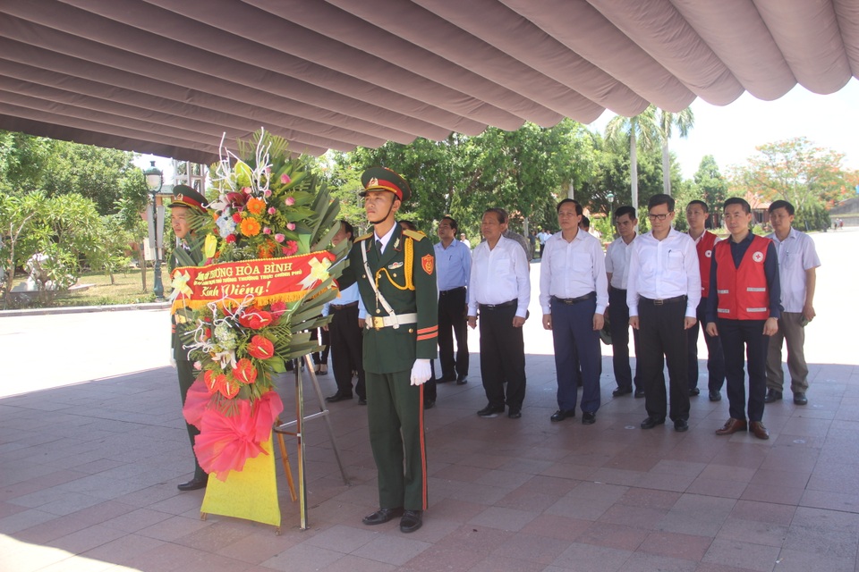 Phó Thủ tướng Chính phủ, Bộ trưởng Bộ LĐ-TBXH tri ân các anh hùng, liệt sĩ - 3 Phó Thủ tướng Chính phủ, Bộ trưởng Bộ LĐ-TBXH tri ân các anh hùng, liệt sĩ - 3
