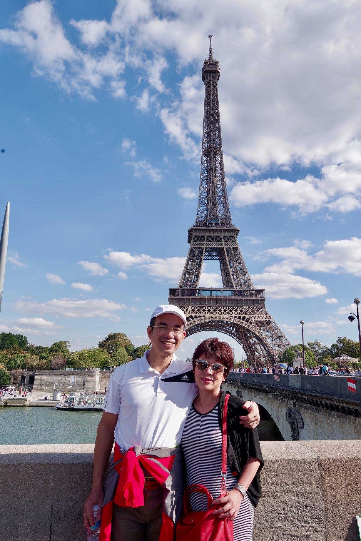 גבר בהאנוי רץ 14.02 ק Người đàn ông ở Hà Nội chạy 14,02km vẽ hình bông hồng tặng vợ - 4