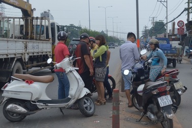 Bị truy đuổi, hai tên cướp bỏ chạy gây tai nạn