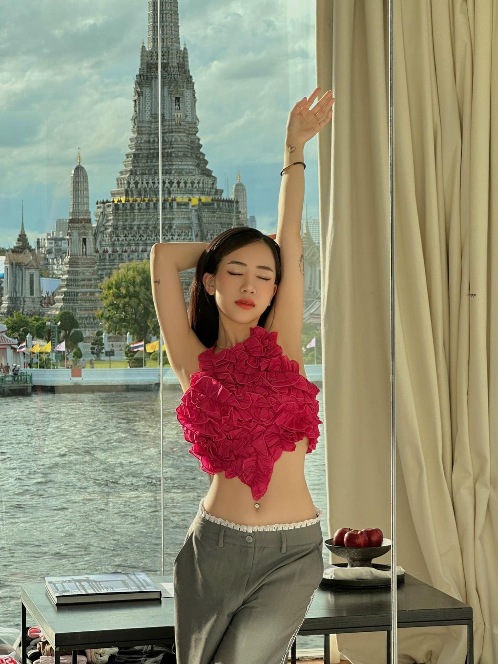 Con gái đại gia Minh Nhựa ăn mặc gợi cảm sau hai lần sinh nở - 1