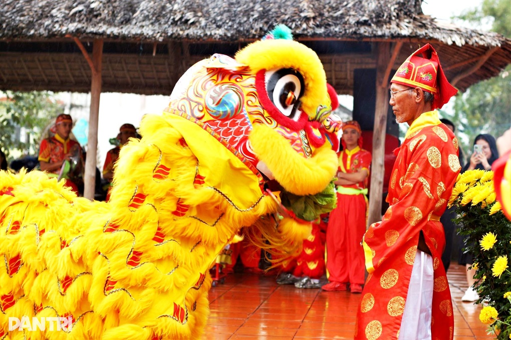 Lễ hội cầu bông ở làng rau hơn 500 tuổi - 4 Lễ hội cầu bông ở làng rau hơn 500 tuổi - 4