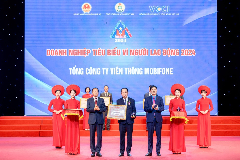 MobiFone nhận vinh danh Doanh nghiệp tiêu biểu vì người lao động năm 2024 - 2 MobiFone nhận vinh danh Doanh nghiệp tiêu biểu vì người lao động năm 2024 - 2