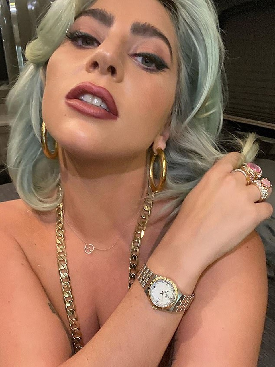 Lady Gaga hở bạo quảng cáo mỹ phẩm - 3 Lady Gaga hở bạo quảng cáo mỹ phẩm - 3