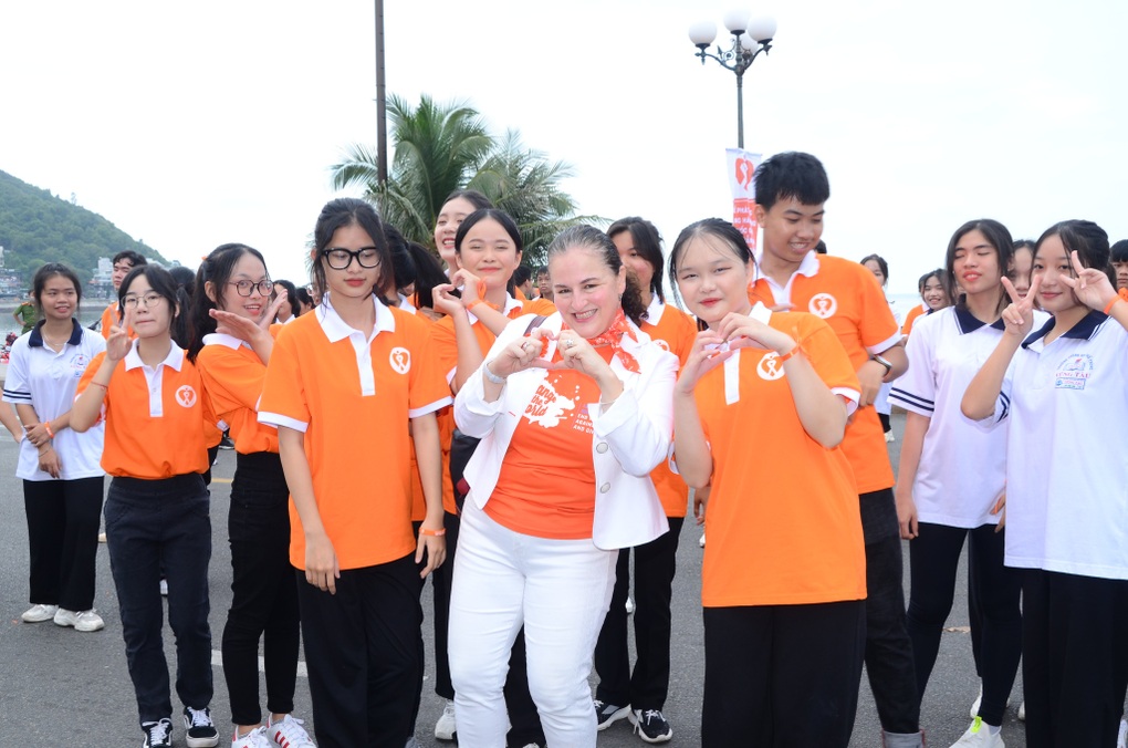 Đảm bảo an sinh xã hội, xóa bỏ bạo lực với phụ nữ và trẻ em gái - 3 Đảm bảo an sinh xã hội, xóa bỏ bạo lực với phụ nữ và trẻ em gái - 3