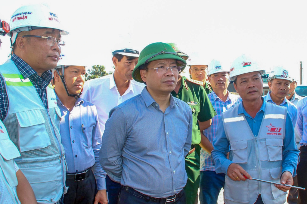 Thứ trưởng GTVT thúc tiến độ cao tốc Cần Thơ - Cà Mau - 1 Thứ trưởng GTVT thúc tiến độ cao tốc Cần Thơ - Cà Mau - 1