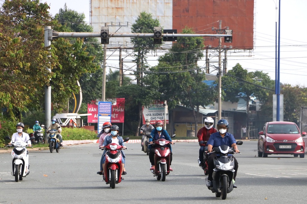 Người dân TP Thủ Dầu Một đã tiêm vắc xin được ra đường từ hôm nay - 5 Người dân TP Thủ Dầu Một đã tiêm vắc xin được ra đường từ hôm nay - 5
