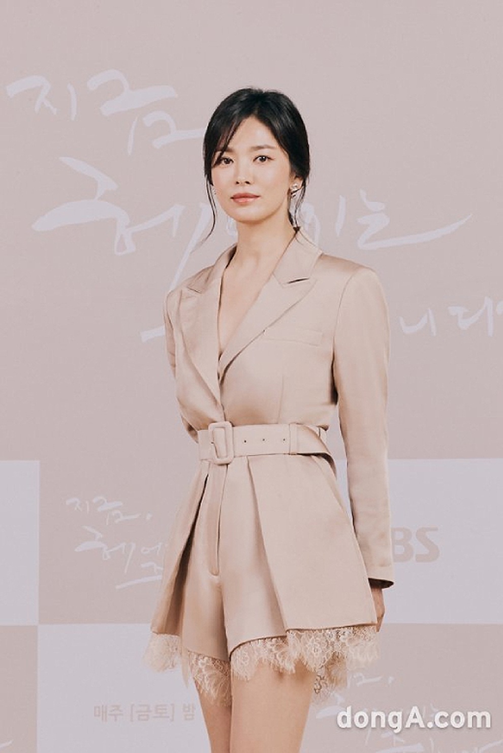 Song Hye Kyo giải thích lý do đóng phim ngôn tình ở tuổi 40 - 5 Song Hye Kyo giải thích lý do đóng phim ngôn tình ở tuổi 40 - 5