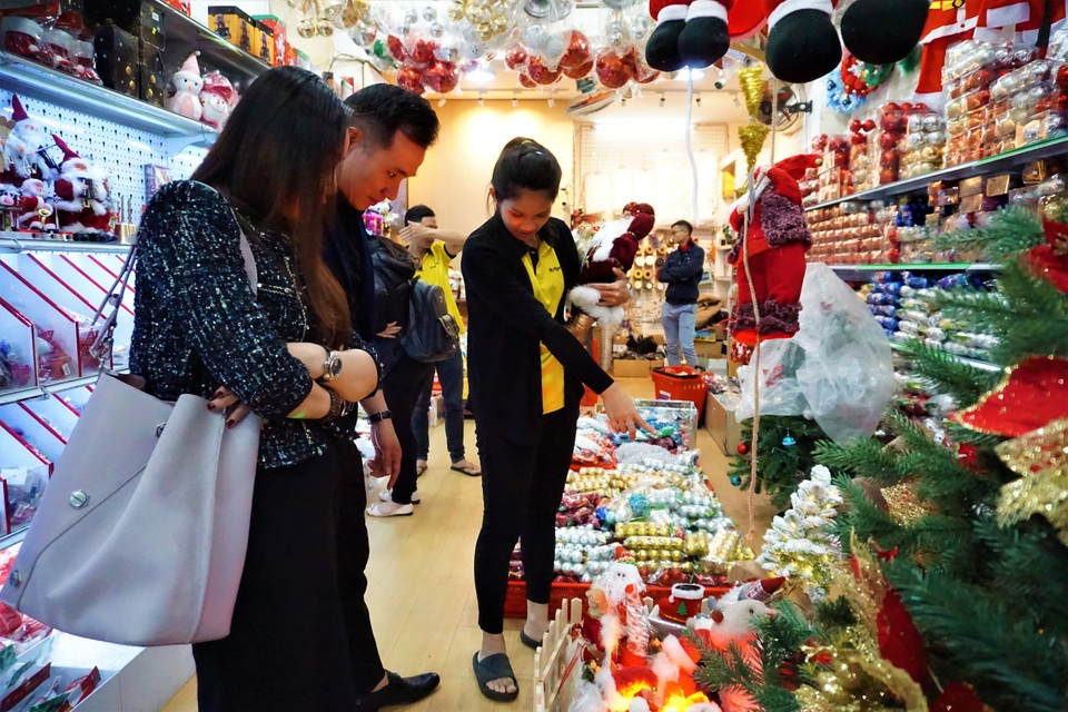 Thị trường Noel tại Đà Nẵng: Cây thông đắt hàng - 9 Thị trường Noel tại Đà Nẵng: Cây thông đắt hàng - 9