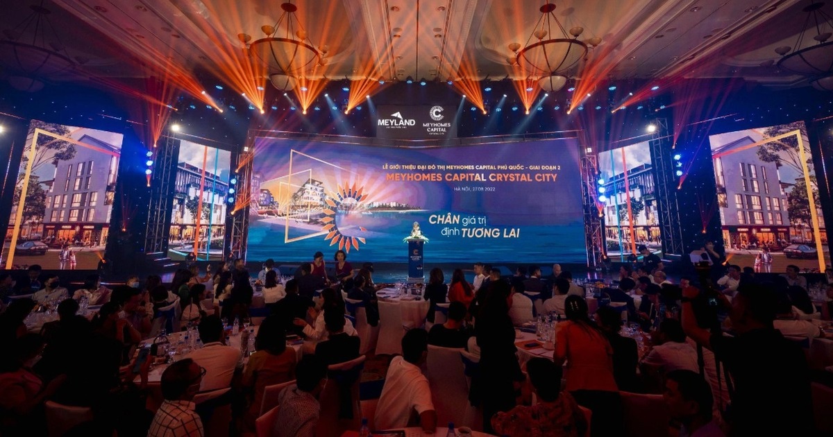 Với chủ đề "Chân giá trị - Định tương lai", sự kiện giới thiệu dự án Meyhomes Capital Crystal City thu hút hàng trăm nhà đầu tư Hà Nội và miền Bắc.