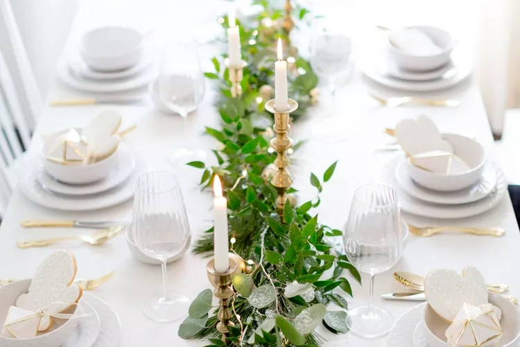 ເຈົ້າຄວນໃຊ້ສີໃດເພື່ອຕົບແຕ່ງສໍາລັບວັນຄຣິດສະມາດນອກຈາກສີຂຽວແລະສີແດງ? - 1 Dùng màu gì để trang trí dịp Giáng sinh ngoài 2 màu xanh, đỏ? - 1