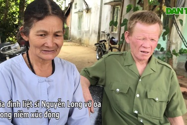 Các con vỡ òa cảm xúc khi cha được công nhận liệt sĩ