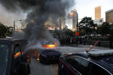 Ông Trump trút giận lên hãng tin Mỹ vì cáo buộc Nga liên quan biểu tình