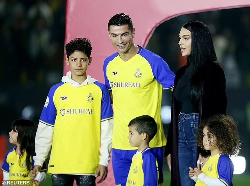 Một tháng tiền nhà hơn 7 tỷ đồng, nơi ở của Ronaldo sang cỡ nào? - 3 Một tháng tiền nhà hơn 7 tỷ đồng, nơi ở của Ronaldo sang cỡ nào? - 3