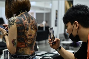 Trình diễn hình xăm khỏa thân ở Malaysia bị điều tra