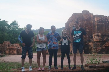 Ngọc Khanh “lép vế” trước Hằng Bing Boong