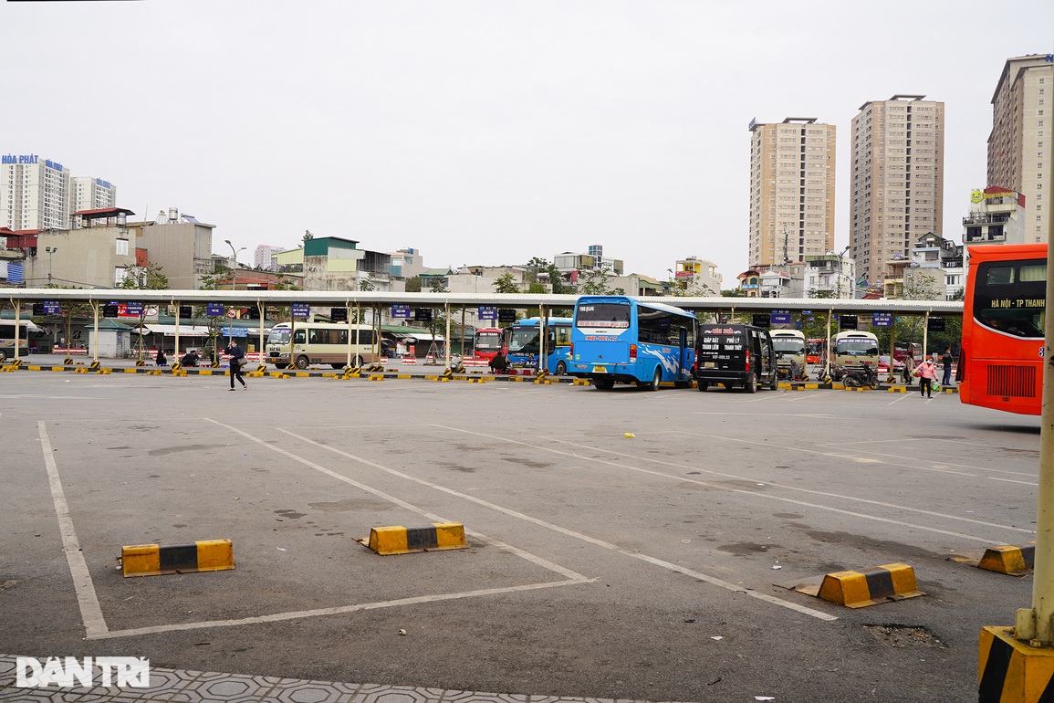 Người dân lỉnh kỉnh đồ đạc trở lại Thủ đô trong chiều mùng 4 Tết - 11 Người dân lỉnh kỉnh đồ đạc trở lại Thủ đô trong chiều mùng 4 Tết - 11