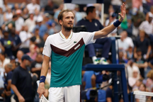 Vượt qua đồng hương Rublev, Medvedev vào bán kết US Open