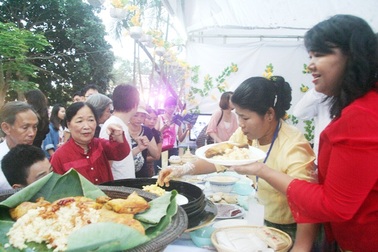 100 gian hàng ăn uống đặc sắc tại Liên hoan Ẩm thực Quốc tế Huế 2016