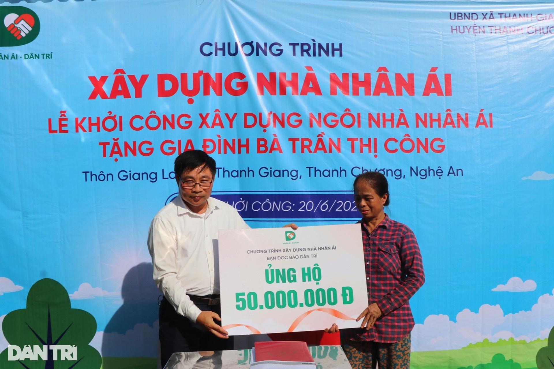 Khởi công xây nhà Nhân ái tặng người mẹ nghèo ở Nghệ An - 3 Khởi công xây nhà Nhân ái tặng người mẹ nghèo ở Nghệ An - 3