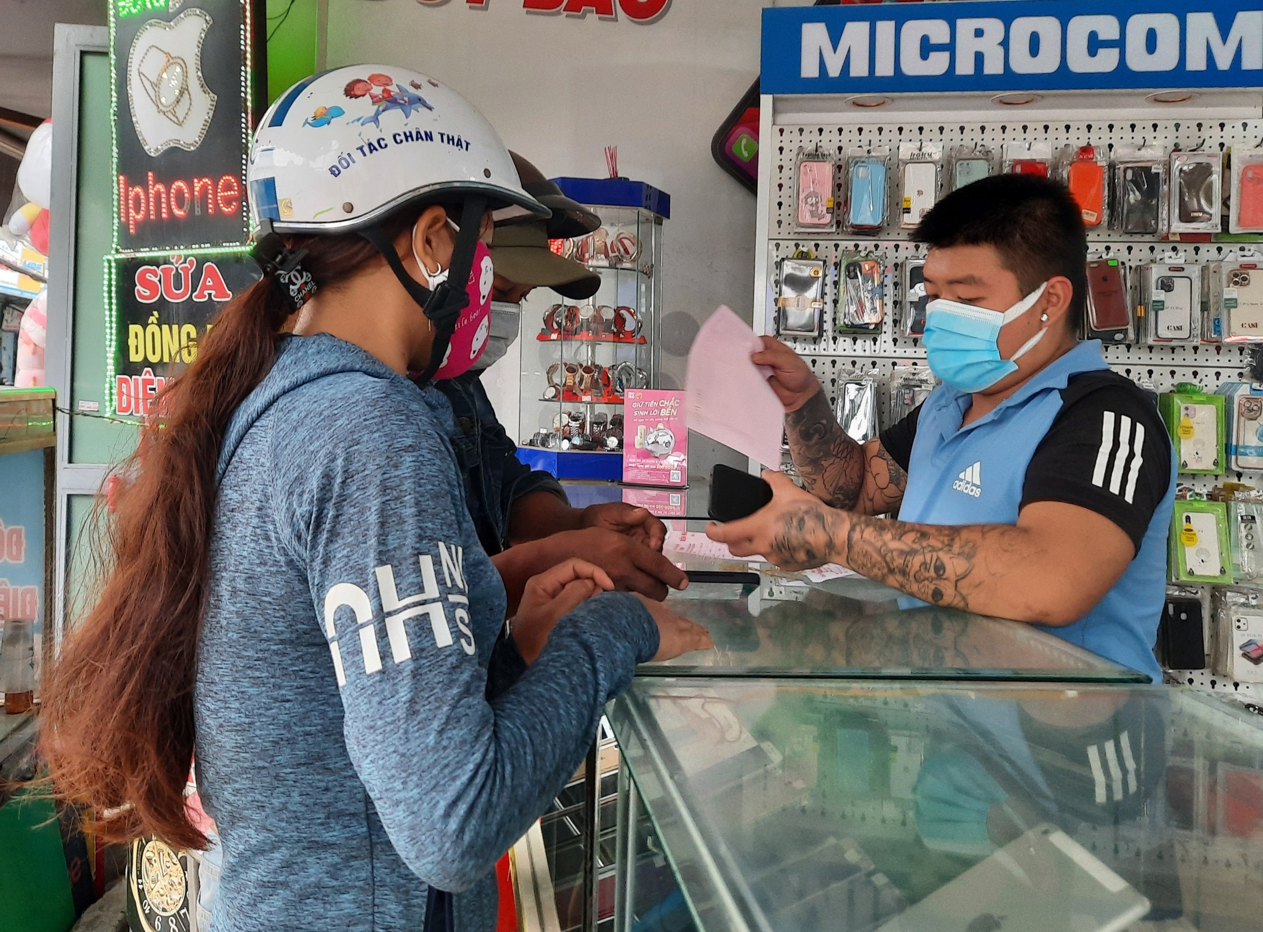 Uống thuốc bỏ thai bất thành, vợ chồng miền Tây cắn răng để 4 con thất học - 6