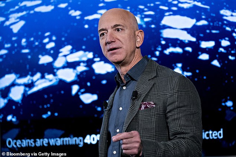 Ông chủ Amazon bị chỉ trích vì từ thiện bằng số tiền kiếm trong 5 phút - 1 Ông chủ Amazon bị chỉ trích vì từ thiện bằng số tiền kiếm trong 5 phút - 1