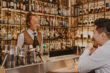 Nghề "không được tin ai", đi làm ngày nào cũng bị gạ tình