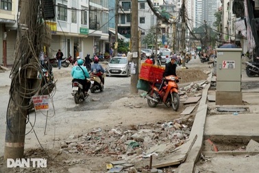 Hà Nội: Con đường dài hơn 400m xây 4 năm vẫn chưa xong