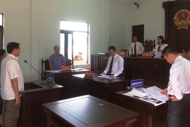 Canh tác trên đất sổ đỏ, bị truy tố tội phá rừng: Tạm hoãn phiên tòa, kiểm tra thực địa!