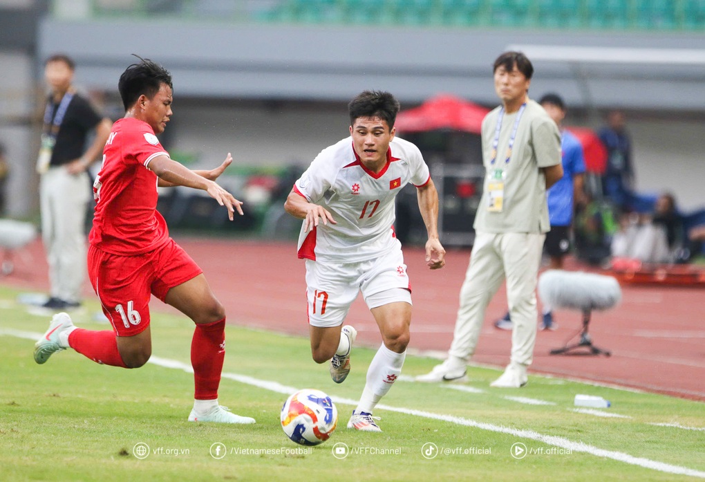 U23 Việt Nam thắng đậm, HLV Kim Sang Sik chưa quan tâm đối thủ ở bán kết - 2 U23 Việt Nam thắng đậm, HLV Kim Sang Sik chưa quan tâm đối thủ ở bán kết - 2