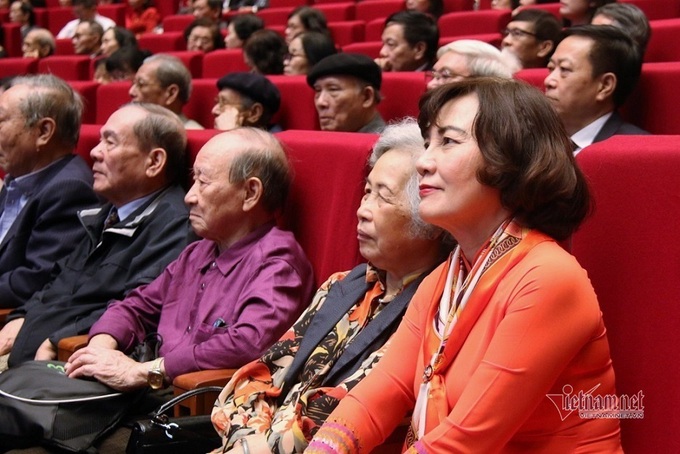 Hà Nội tuyên dương các nhà giáo mẫu mực tiêu biểu năm 2019 - Ảnh 1.