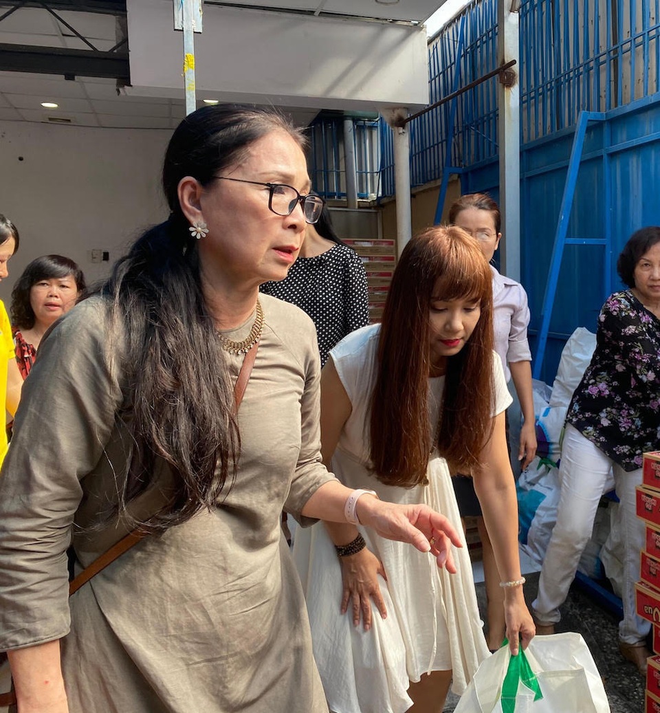 Ấm áp tình nghệ sĩ Việt dành cho người nghèo mùa Tết - 5 Ấm áp tình nghệ sĩ Việt dành cho người nghèo mùa Tết - 5